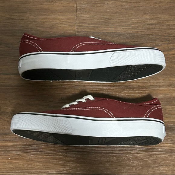 Airwalk Canvas Sneakers NWOT - Picture 4 of 8